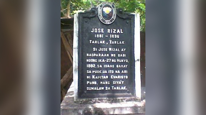 RIZAL DAY - Noong ika-27 ng Hunyo 1892, nagpalipas ng gabi sa Tarlac, Tarlac si Gat Jose Rizal sa tahanan ni Kapitan Evaristo Puno.  Sa kanyang pagbabalik mula sa paglalakbay sa ibang bansa, tumungo pahilaga ng Maynila ang bayani upang subukan ang bagong riles na dinisenyo ng kanyang karibal, asawa ng tubong Camiling na si Leonor Rivera, ang inhinyerong Henry Charles Kipping. Kasama sa dahilan ng kanyang pagdalaw ay ang pakikipag-usap sa ilang mahahalagang personalidad dito. Sa panahong ito kasalukuyang inoorganisa ang pagtatag sa La Liga Filipina. Ngayon ang kalye kung saan dating nakatayo ang bahay ni Kapitan Evaristo Puno ay ipinangalan sa ating bayani, ang JP Rizal Street./Tarlac CIO